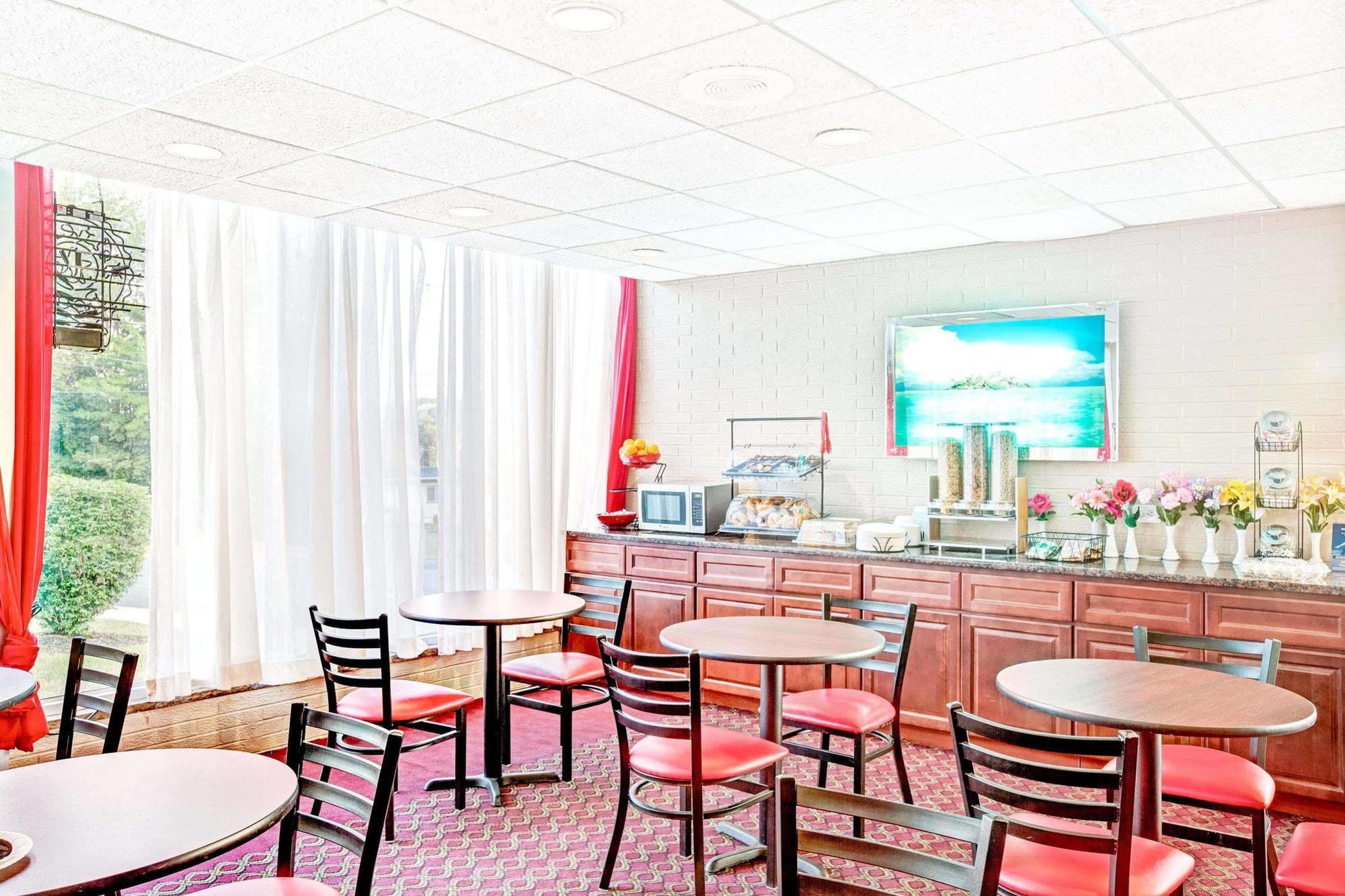 Ramada By Wyndham Rockaway Ξενοδοχείο Εξωτερικό φωτογραφία